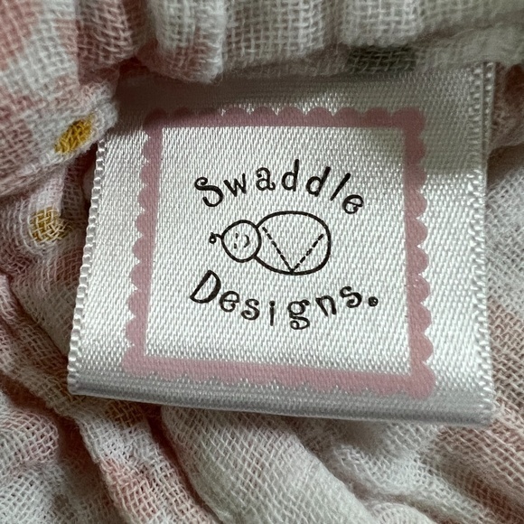 Swaddle Design Dual Sided Blanket, Muslin Cotton Crib Sheet, and Onesies‎ Bundle - Picture 11 of 12